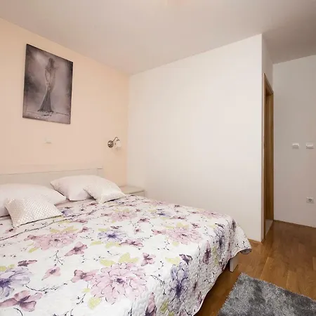 Bella Vista-heated Pool, Bbq, Panoramic View Near Split *