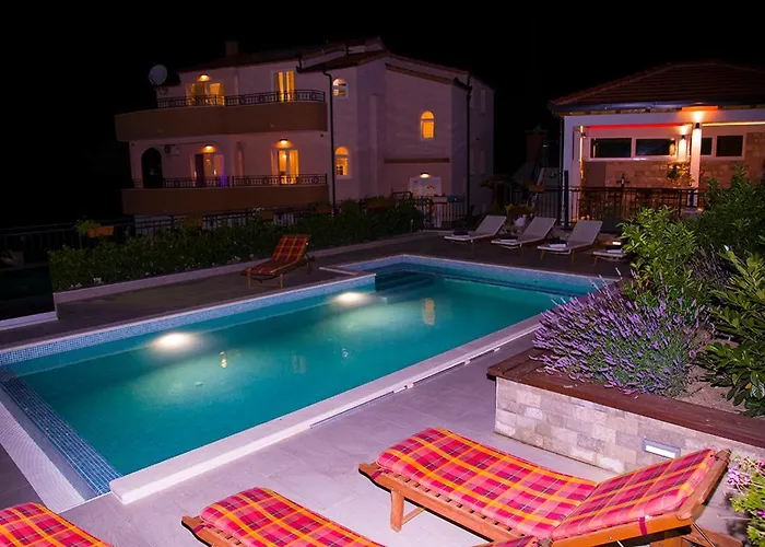Bella Vista-heated Pool, Bbq, Panoramic View Near Split Villa Klis