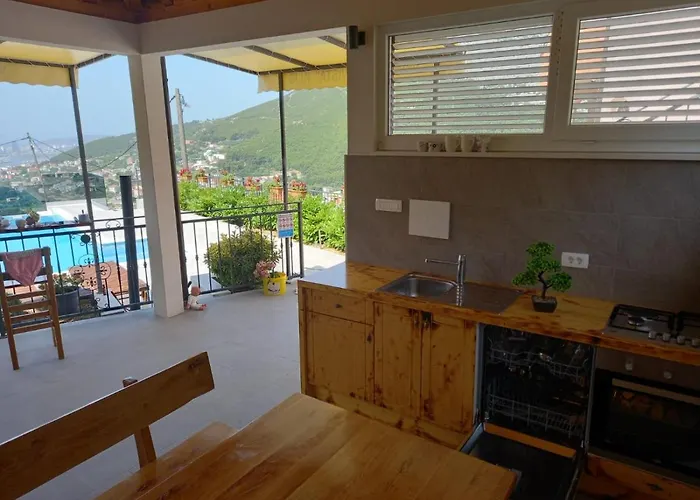 Bella Vista-heated Pool, Bbq, Panoramic View Near Split *