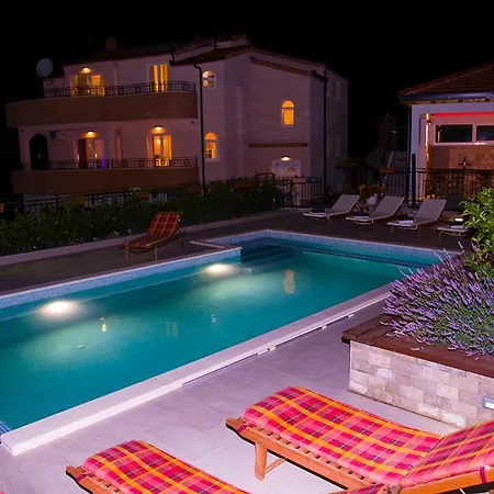 Bella Vista-heated Pool, Bbq, Panoramic View Near Split Villa Klis