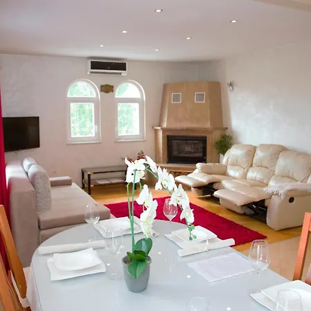 Villa Bella Vista-heated Pool, Bbq, Panoramic View Near Split Klis